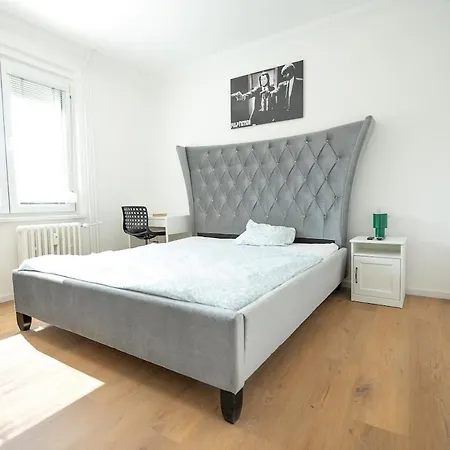 For Six Adventurers Appartement